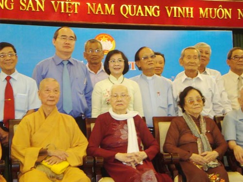 Diverses activités célébrent le 40ème anniversaire de la libération du Sud - ảnh 1